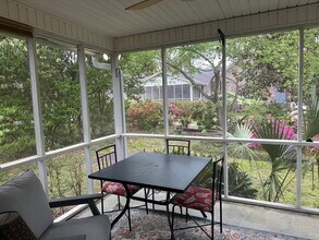 111 W 3rd South St in Summerville, SC - Foto de edificio - Building Photo