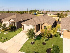 8417 Lamus Wheel in San Antonio, TX - Building Photo