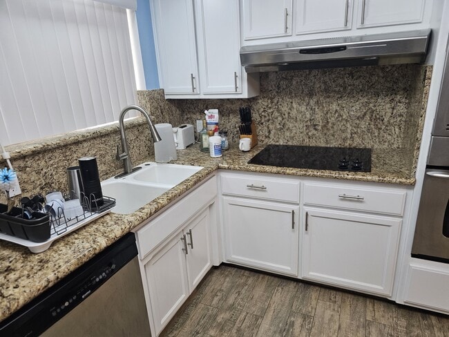 property at 2801 Loyola St