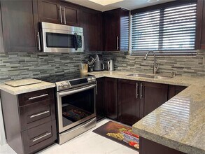 10101 NW 5th St in Plantation, FL - Building Photo - Building Photo