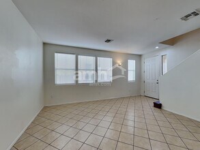 528 E Calle Escora in Sahuarita, AZ - Building Photo - Building Photo