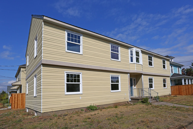 Ainsworth Vintage Apartments in Portland, OR - Building Photo - Building Photo