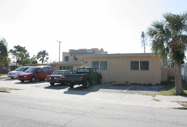 Northwood Gardens Apartments in West Palm Beach, FL - Foto de edificio - Building Photo