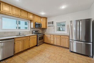 310 Paterson Plank Rd in Jersey City, NJ - Building Photo