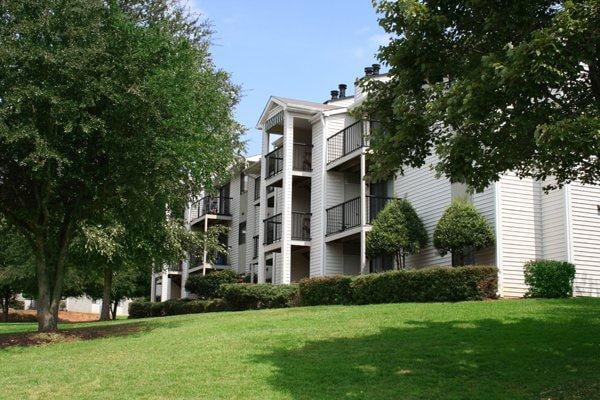 The Parke at Trinity Apartment Homes in Raleigh, NC - Foto de edificio - Building Photo