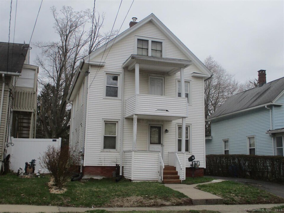 38 Centennial Ave in Meriden, CT - Building Photo