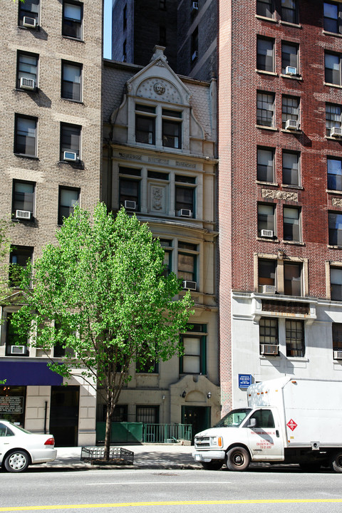 112 W 86th St in New York, NY - Building Photo