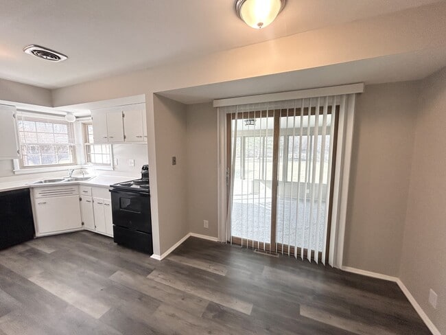 N89W17784 Martin Dr in Menomonee Falls, WI - Building Photo - Building Photo
