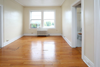 Delaware / West Ferry Apartments in Buffalo, NY - Building Photo - Interior Photo