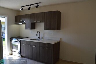 2409 NW 23rd Ln-Unit -1 in Fort Lauderdale, FL - Building Photo - Building Photo