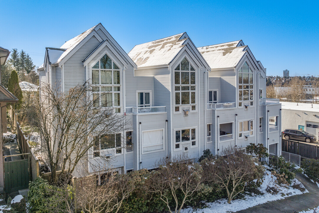 Hampton Court Condos in Vancouver, BC - Building Photo
