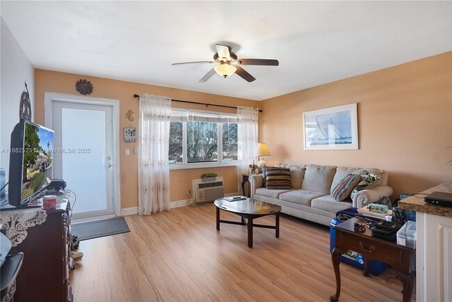 1000 SW 11th Ave in Hallandale Beach, FL - Foto de edificio - Building Photo