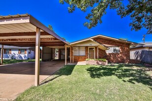 711 6th Plz in Idalou, TX - Building Photo