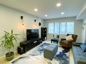 5340 Holmes Run Pky, Unit 202 in Alexandria, VA - Building Photo - Building Photo