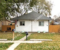 124 13th Ave N in Nampa, ID - Building Photo