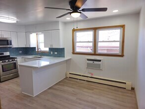 7840 W Fullerton Ave, Unit 2 in Elmwood Park, IL - Foto de edificio - Building Photo