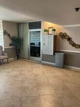 11252 Peach Grove St, Unit 204 in North Hollywood, CA - Building Photo - Building Photo