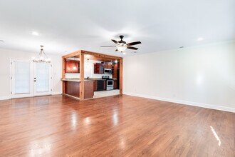 221 Woodvale Ave in Lafayette, LA - Building Photo - Building Photo