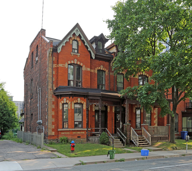 128 Hunter St W in Hamilton, ON - Building Photo - Primary Photo