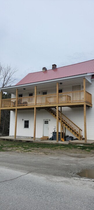 77 Belmont Rd, Unit Apt # 3 in Mount Holly, VT - Building Photo