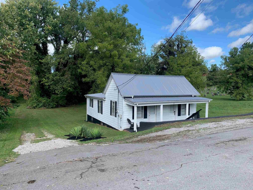 26 Kinsey Ave in Burnside, KY - Building Photo
