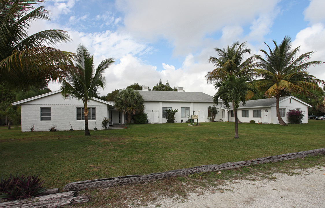 Dorchester Apartments in Boca Raton, FL - Building Photo