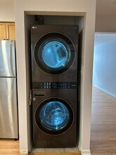 1527 W Sherwin Ave, Unit 1527 Sherwin in Chicago, IL - Building Photo - Building Photo