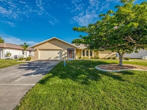 1105 SE 15th Terrace in Cape Coral, FL - Foto de edificio - Building Photo