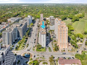 625 Biltmore Way in Coral Gables, FL - Foto de edificio - Building Photo