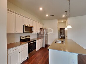 33907 Thyme Dr in Zephyrhills, FL - Building Photo - Building Photo