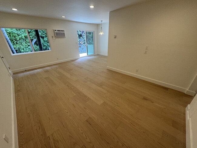 6345 Primrose Ave, Unit 7 in Los Angeles, CA - Building Photo - Building Photo