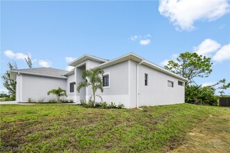 2751 NW 42nd Pl in Cape Coral, FL - Building Photo - Building Photo