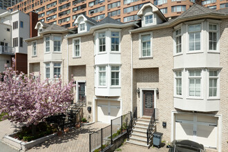 1556 River in Edgewater, NJ - Foto de edificio - Building Photo