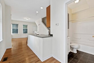 1643 Fitzwater St, Unit A in Philadelphia, PA - Foto de edificio - Building Photo