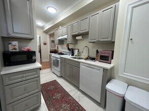 15 Alton Pl, Unit 11D in Brookline, MA - Foto de edificio - Building Photo