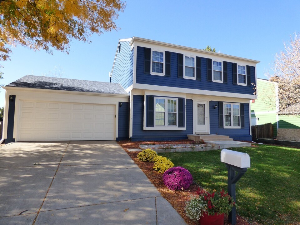 2581 S Olathe Way in Aurora, CO - Building Photo