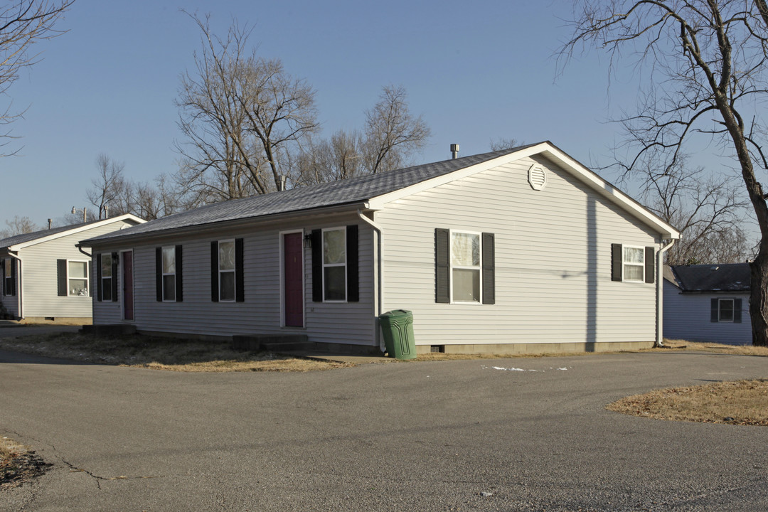 300 McGrain St in Corydon, IN - Foto de edificio