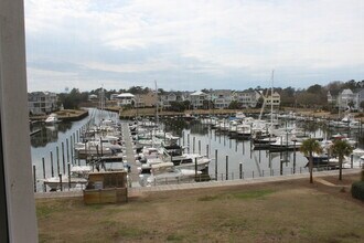2555 St James Dr SE in Southport, NC - Building Photo - Building Photo