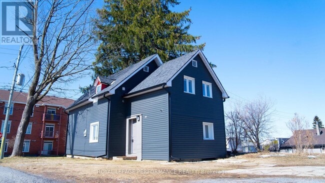 property at 621 Edwards St