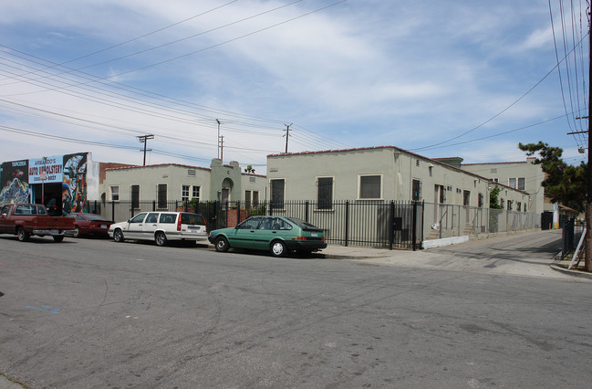 1060-1070 N Ardmore Ave in Los Angeles, CA - Building Photo - Building Photo