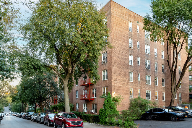 The Boulevard Apartments in Forest Hills, NY - Foto de edificio - Building Photo