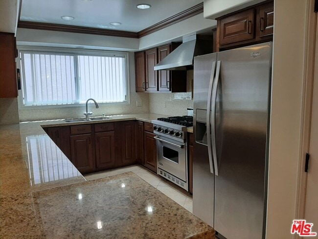 10390 La Grange Ave in Los Angeles, CA - Building Photo - Building Photo