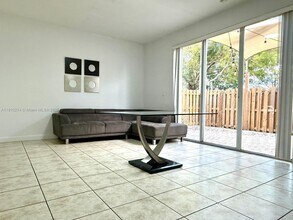 8675 NW 109th Ct in Doral, FL - Building Photo - Building Photo