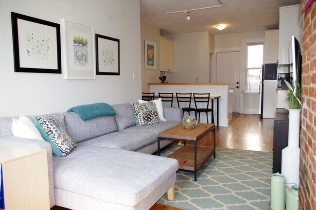 246 Cypress St in Brookline, MA - Building Photo - Building Photo