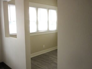 108 W Columbia Ave, Unit 201 in Champaign, IL - Building Photo - Building Photo