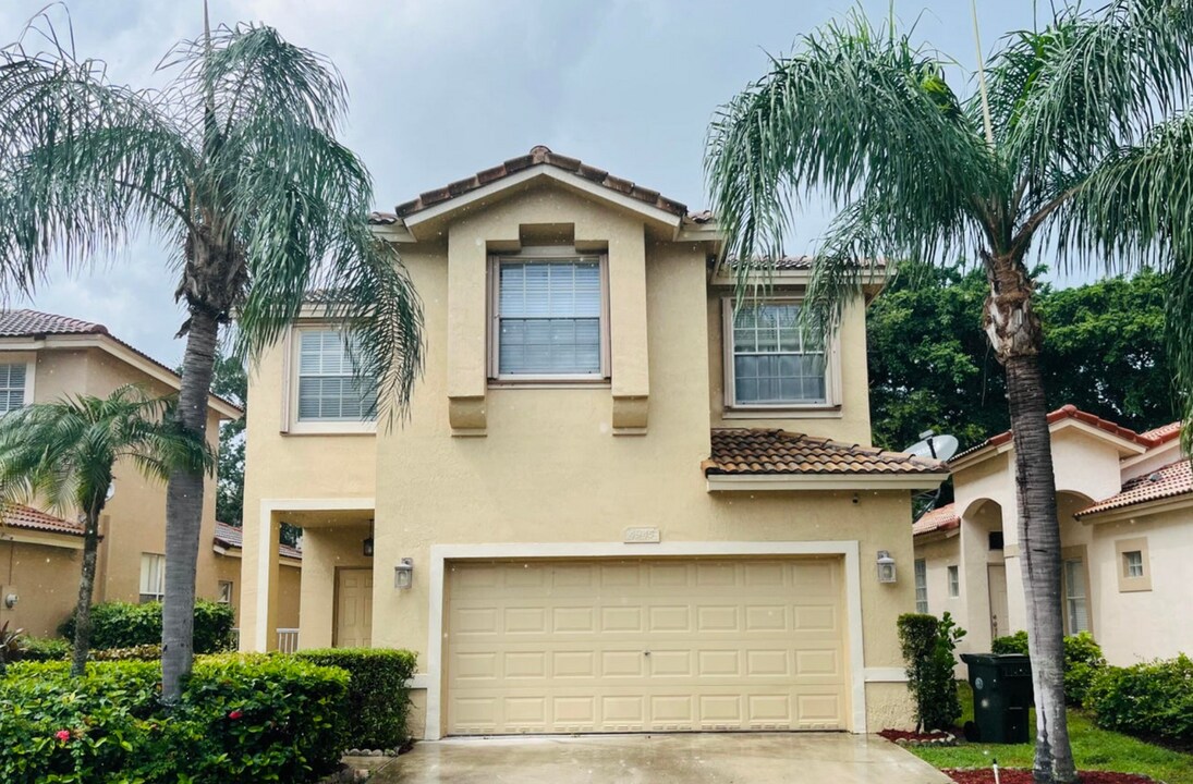 4945 Egret Ct in Coconut Creek, FL - Foto de edificio