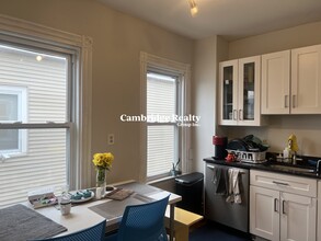 16 Valentine St, Unit 3 in Cambridge, MA - Building Photo - Building Photo