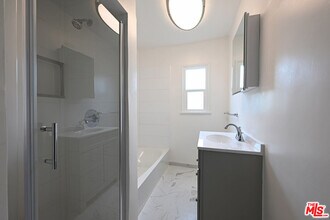 1068 S Wooster St in Los Angeles, CA - Building Photo - Building Photo