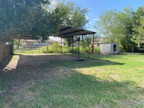 508 E Le Roy St in Three Rivers, TX - Foto de edificio - Building Photo