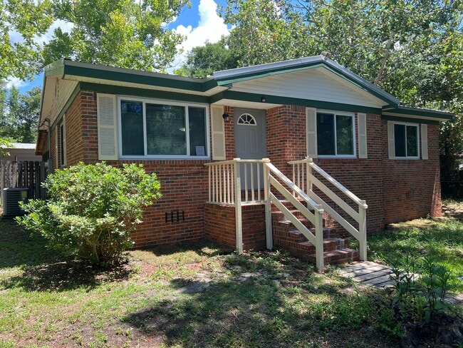 197 Willow Ave in Freeport, FL - Building Photo - Building Photo